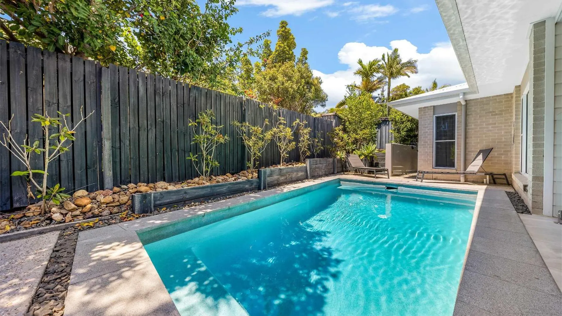 Pet Friendly Holiday Home With Pool On Alex Alexandra Headland