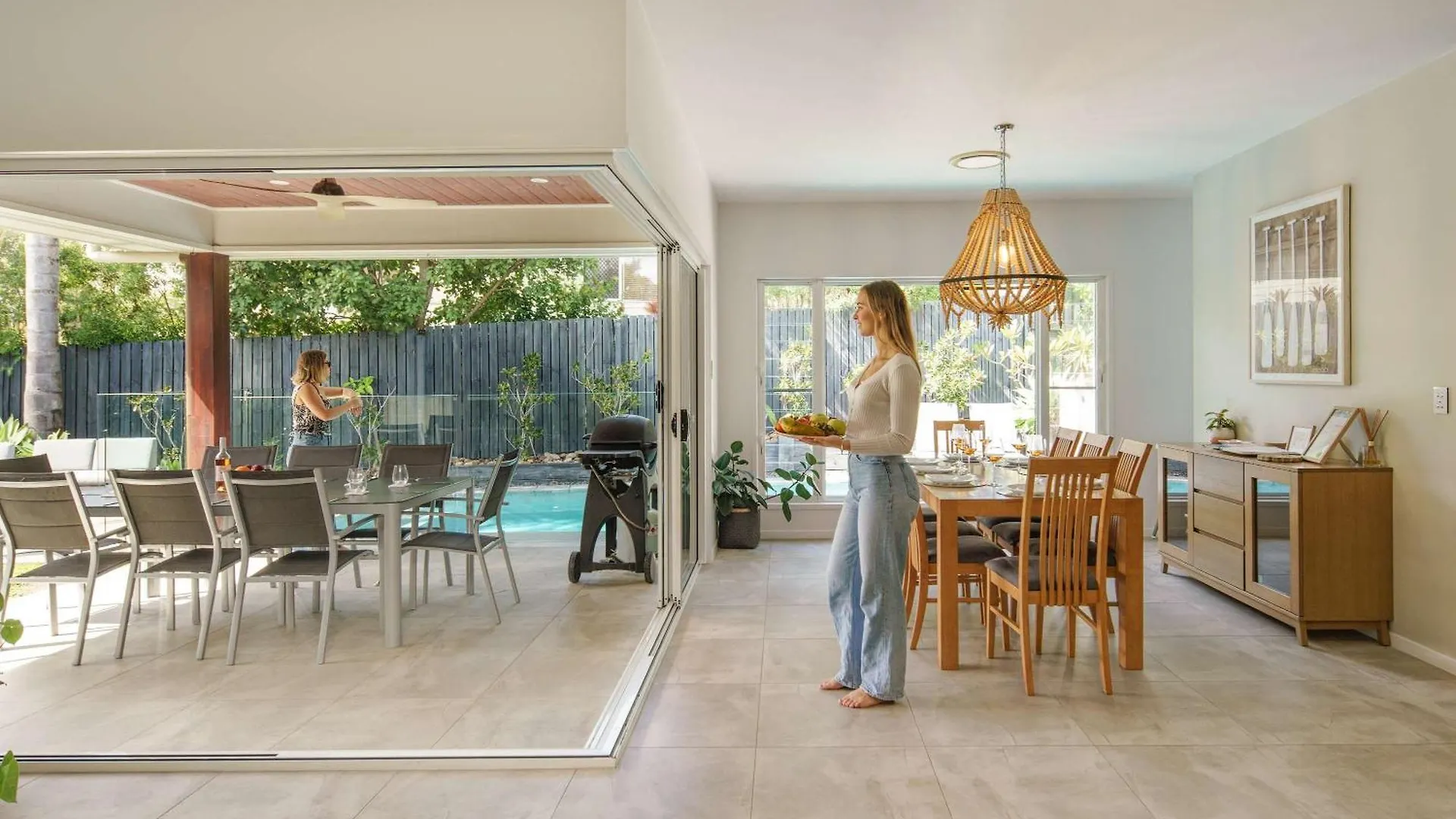 Pet Friendly Holiday Home With Pool On Alex Alexandra Headland