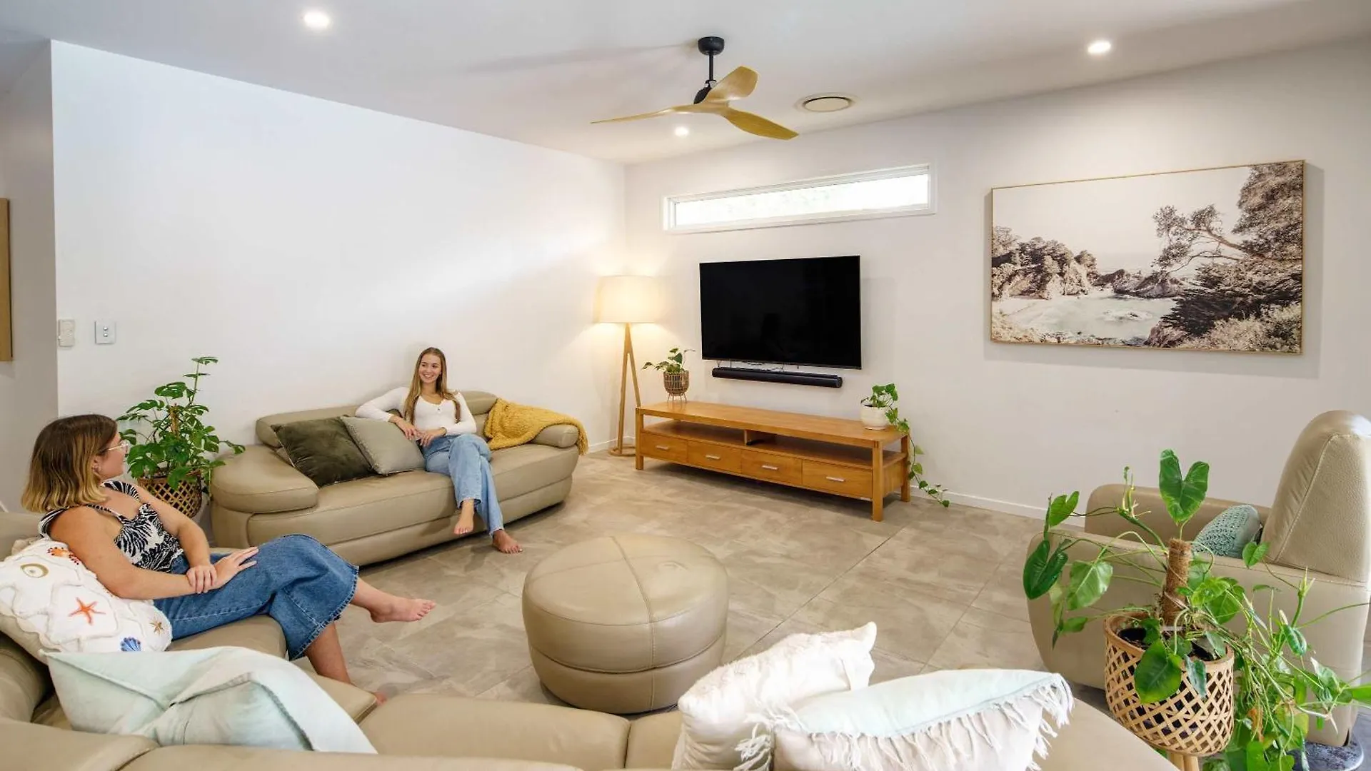 Pet Friendly Holiday Home With Pool On Alex Alexandra Headland